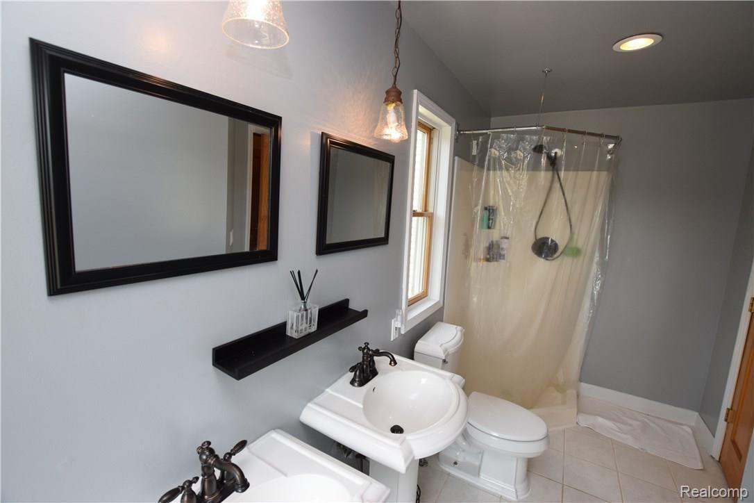 6501 Cook Road Swartz Creek, MI 48473 - Photo 13 of 26 Master Bathroom