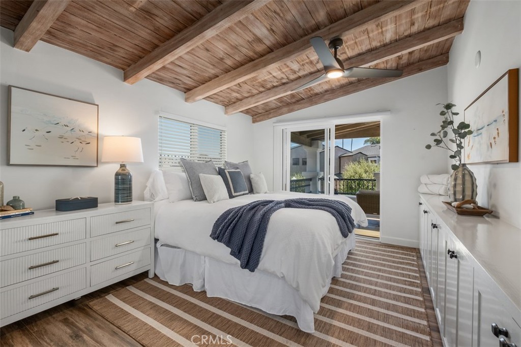 3810 Channel Place Newport Beach, CA 92663 - Photo 33 of 43 a bedroom with bed and wooden floor