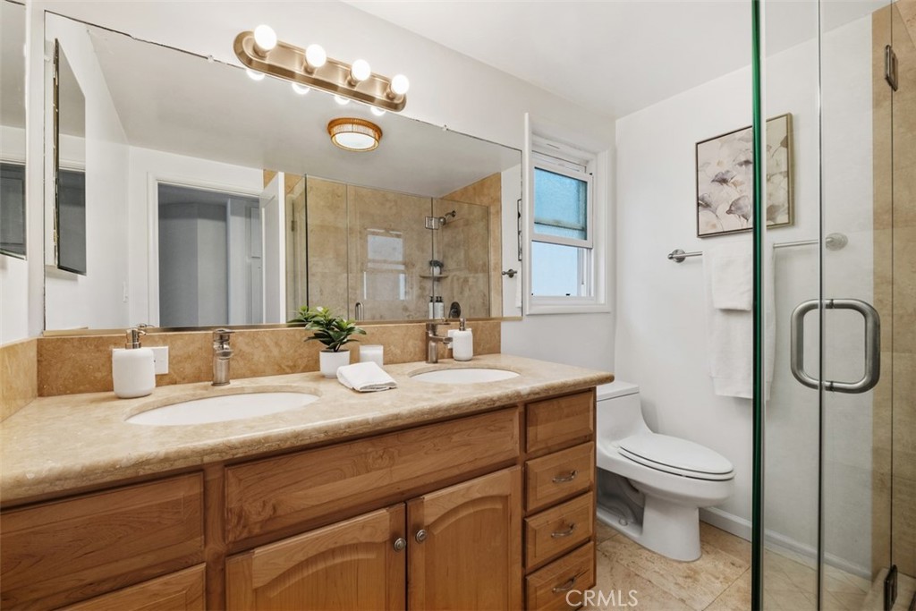 3810 Channel Place Newport Beach, CA 92663 - Photo 34 of 43 a bathroom with a toilet a sink and a mirror