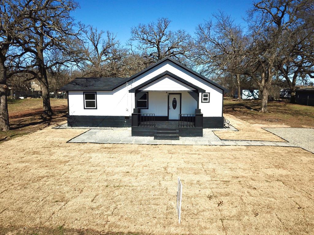 909 East Sears Street Denison, TX 75021 - Photo 2 of 24 Bungalow-style house featuring covered porch