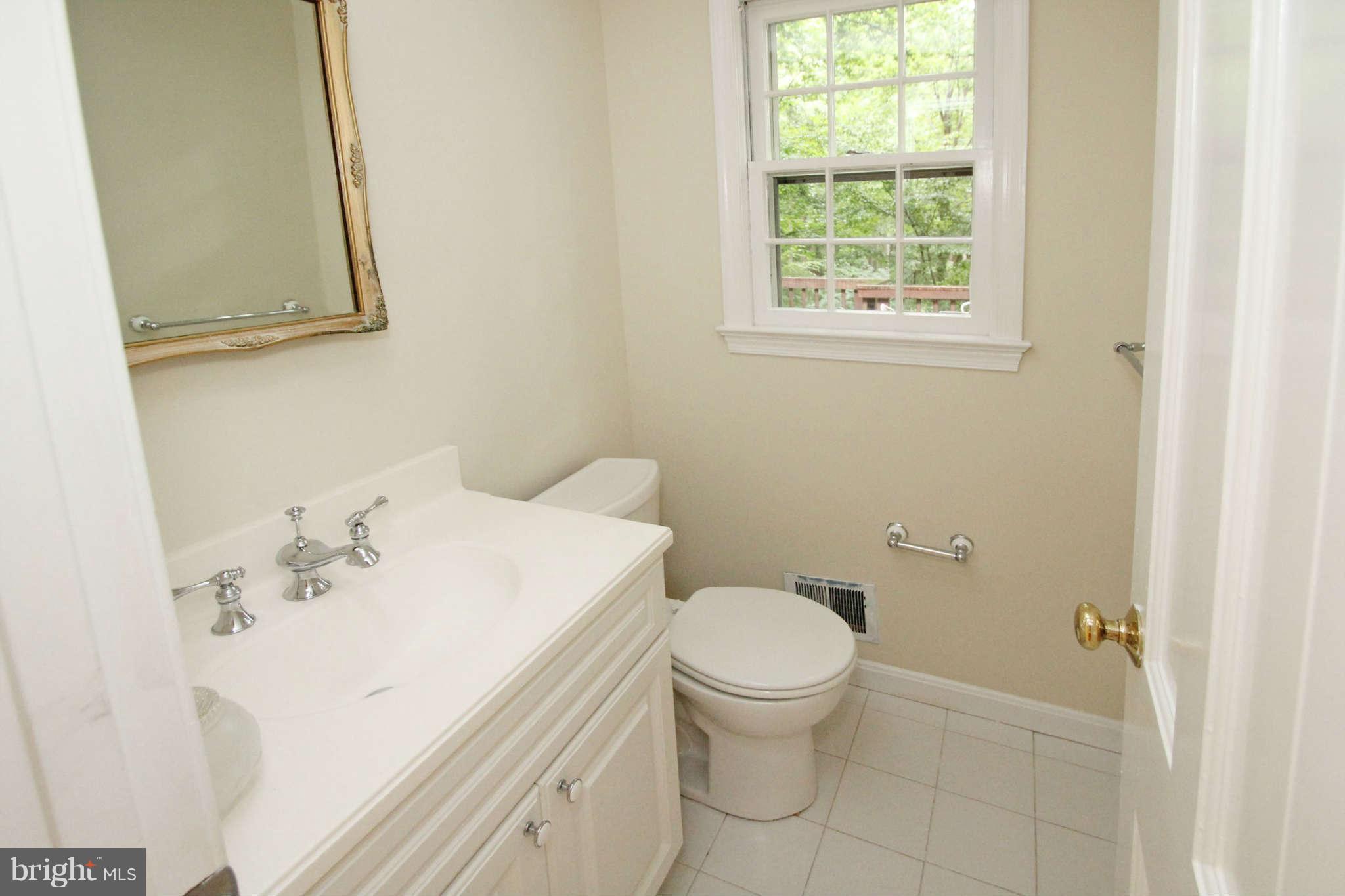 10607 Meadowhill Road Silver Spring, MD 20901 - Photo 12 of 27 Powder Room