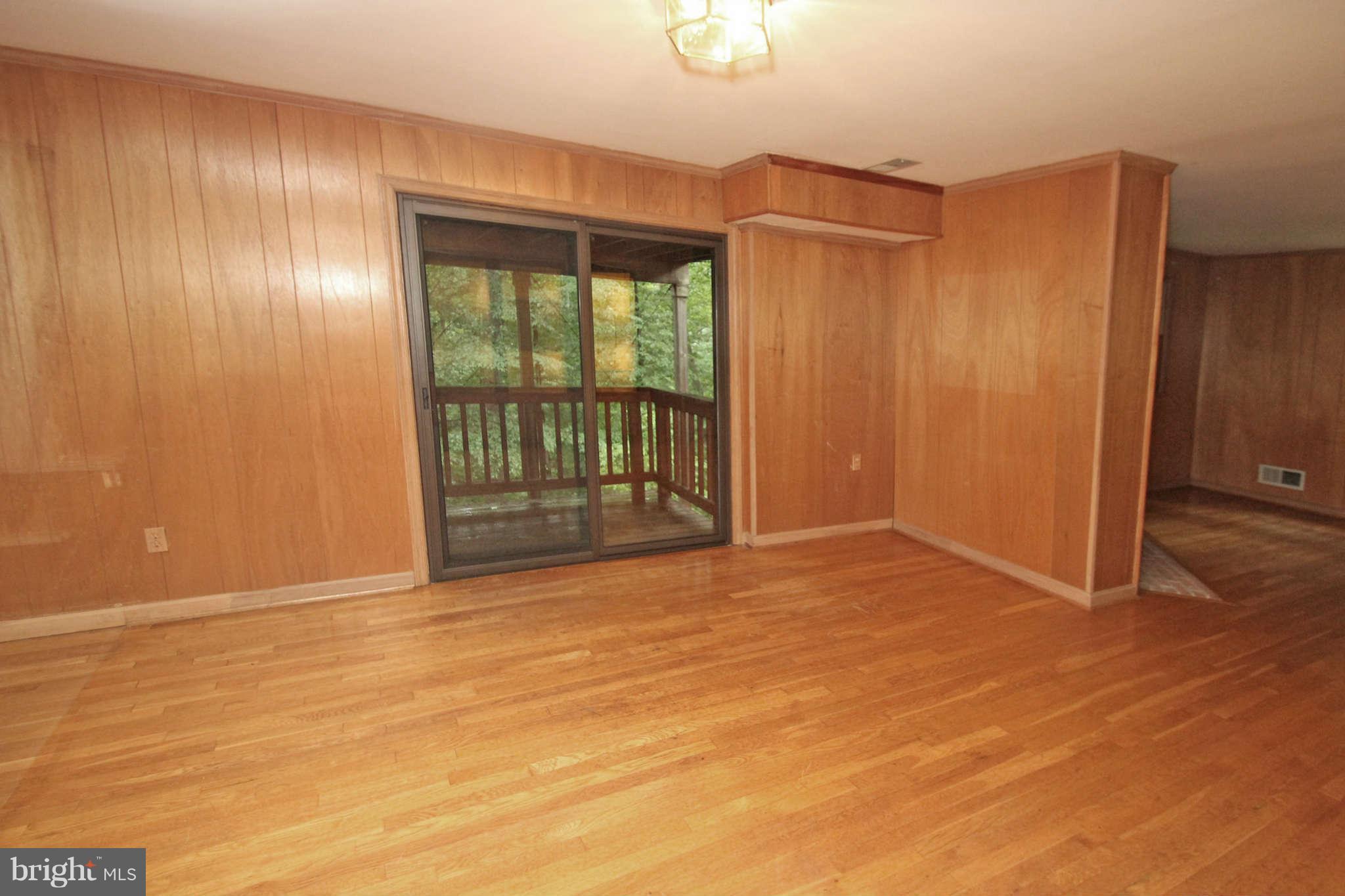 10607 Meadowhill Road Silver Spring, MD 20901 - Photo 22 of 27 Family Room