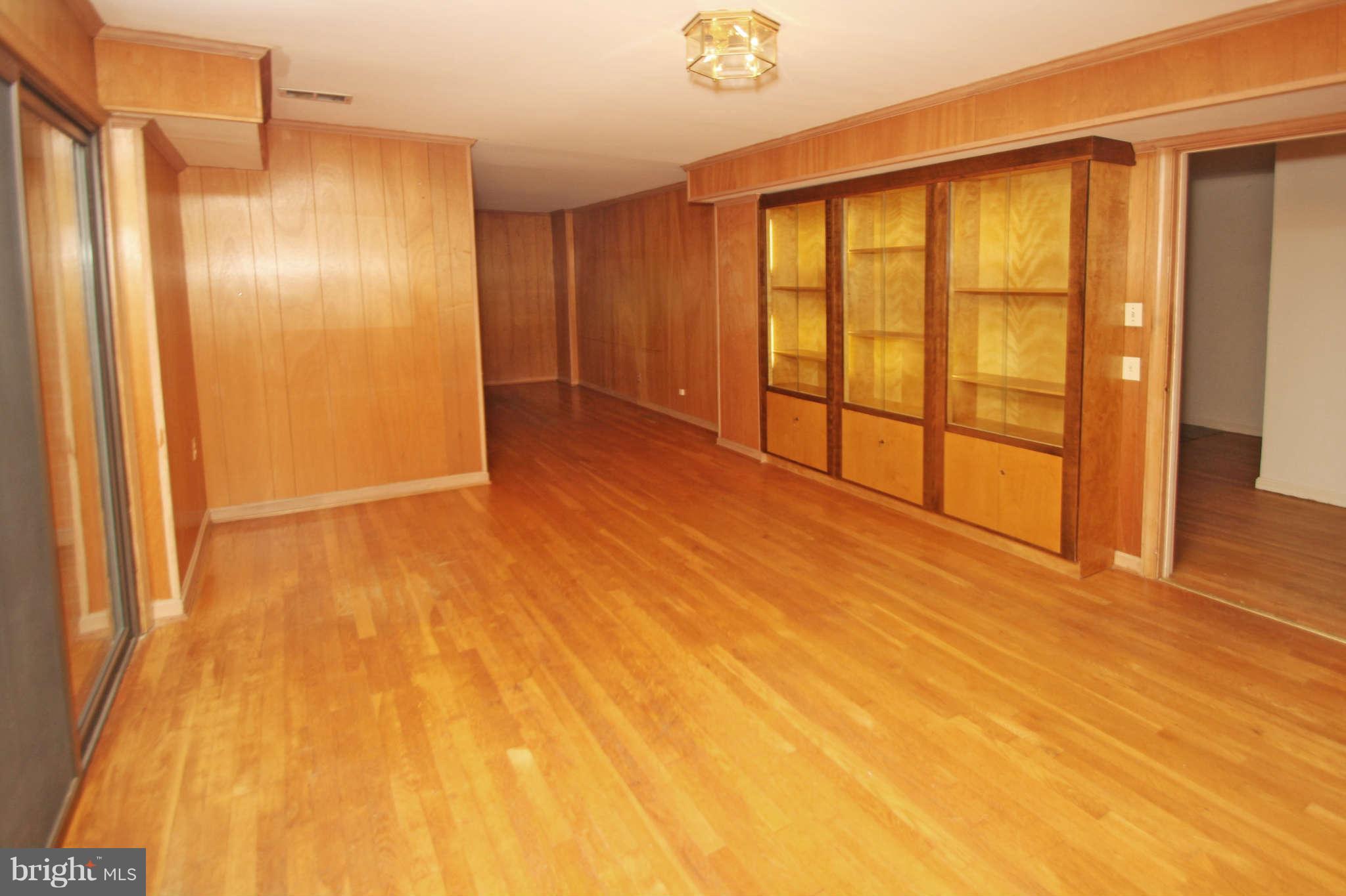 10607 Meadowhill Road Silver Spring, MD 20901 - Photo 23 of 27 Family Room