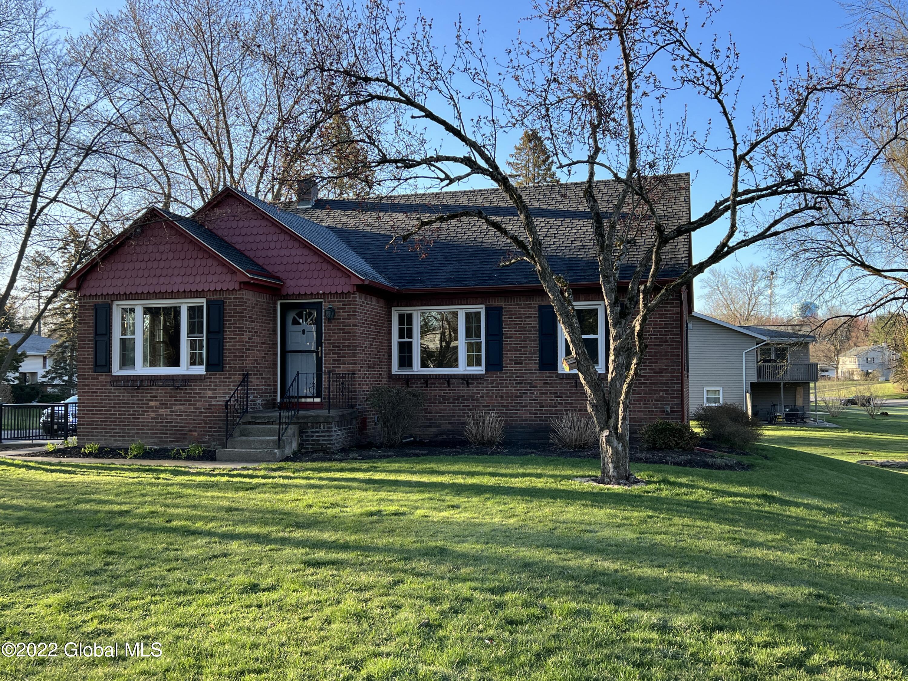 52 Maxwell Road Colonie, NY 12110 - Photo 3 of 12 IMG_0473