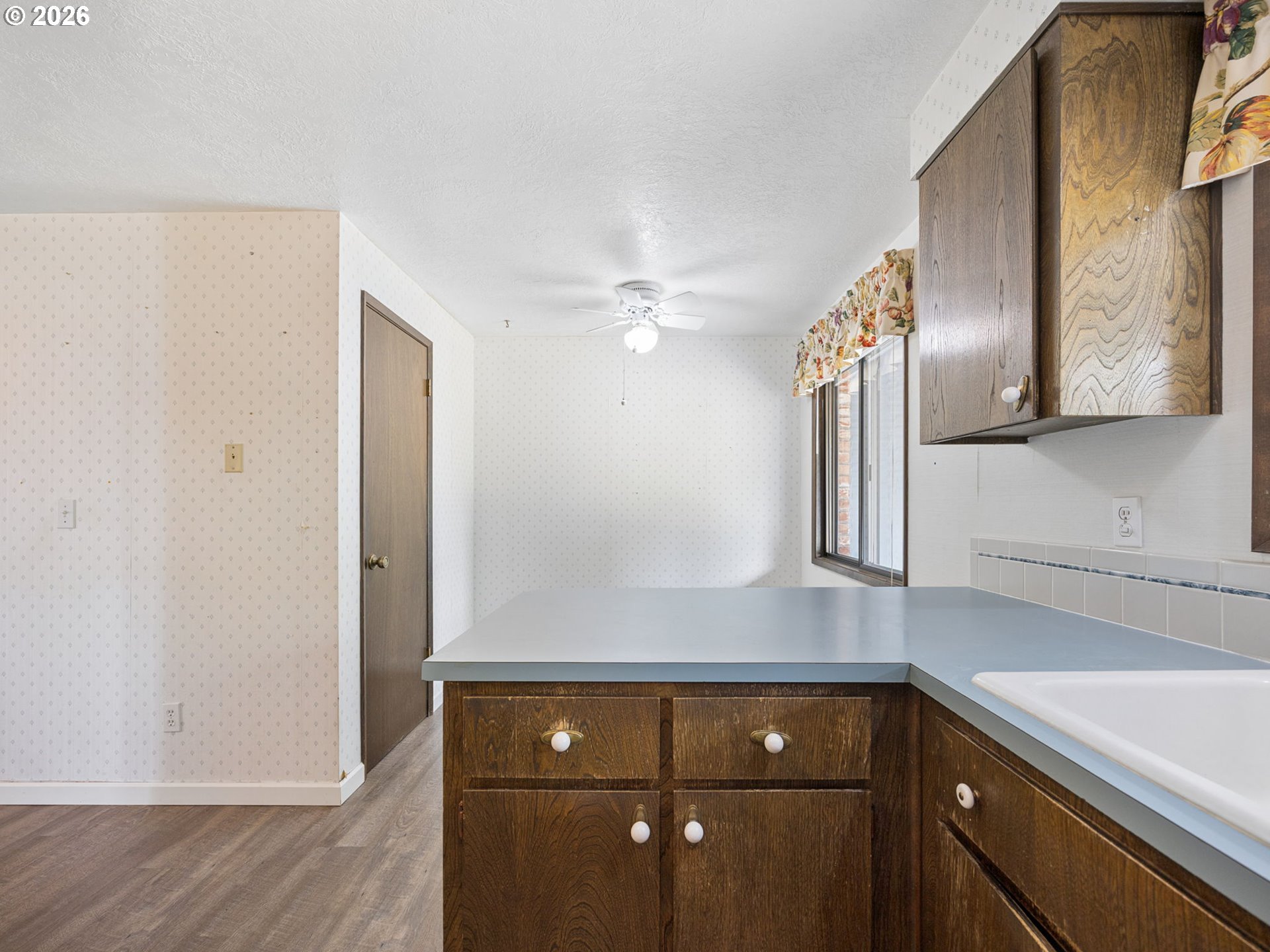 1712 Southwest Hensley Road Troutdale, OR 97060 - Photo 8 of 36 Breakfast Area