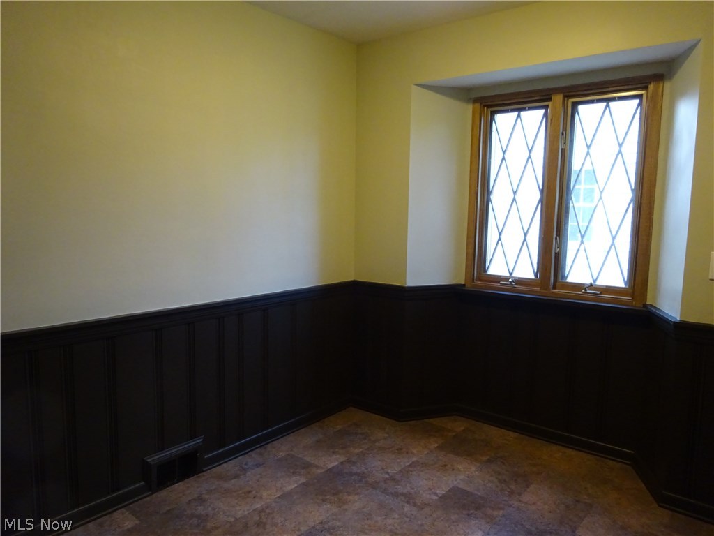 16003 Chadbourne Road Cleveland, OH 44120 - Photo 12 of 33