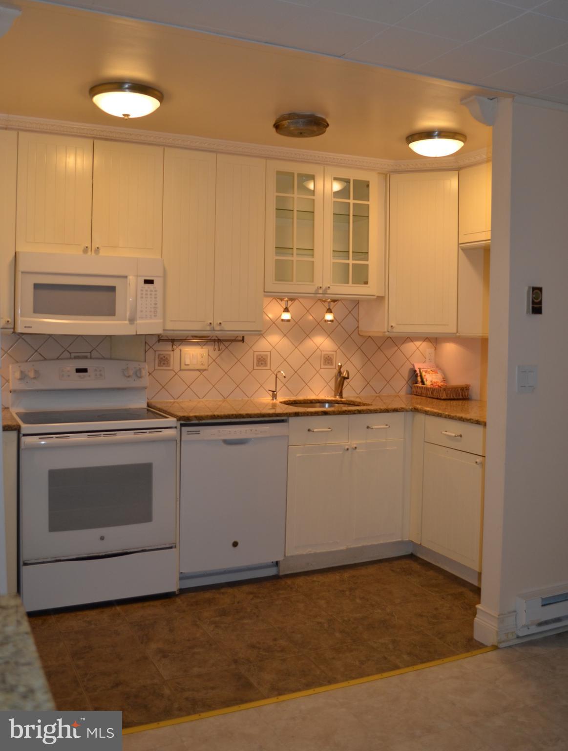 22 Hillside Road Greenbelt, MD 20770 - Photo 2 of 23 Kitchen
