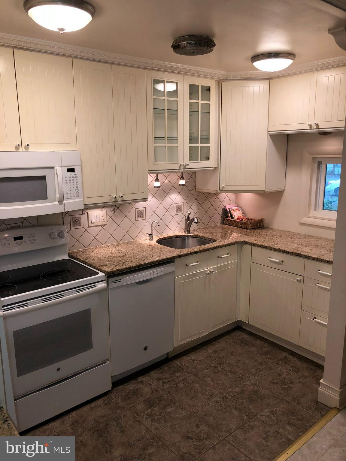 22 Hillside Road Greenbelt, MD 20770 - Photo 4 of 23 Kitchen