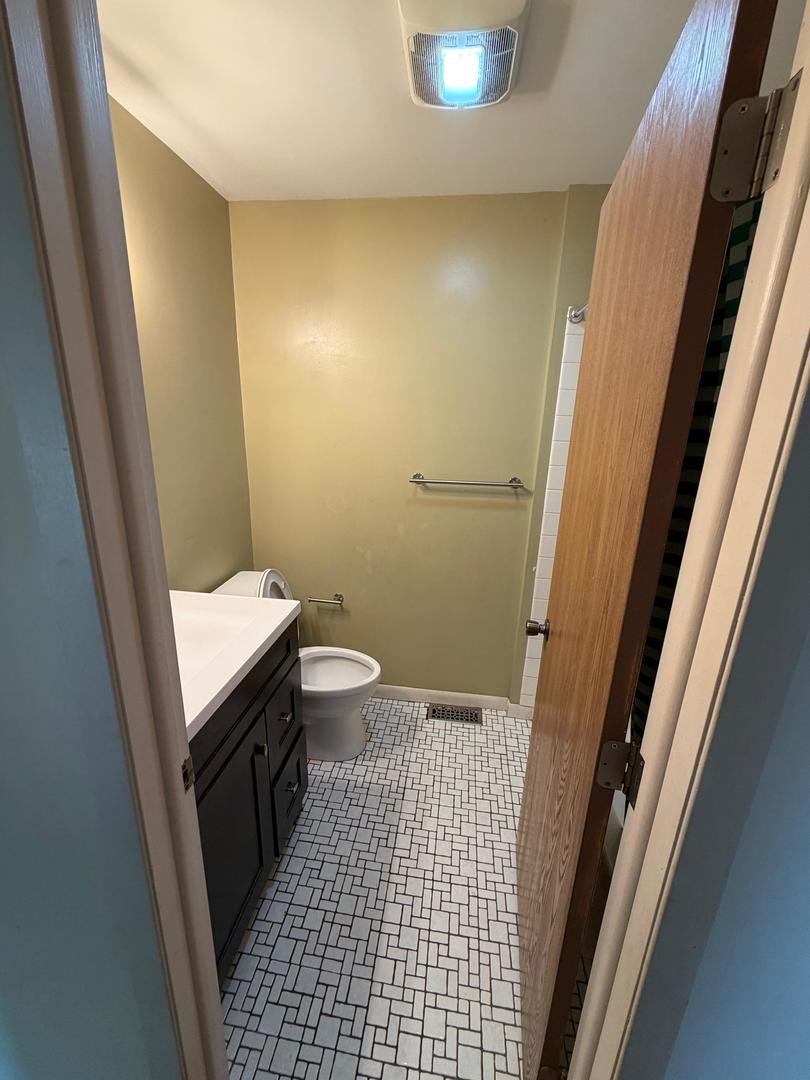 156 West Golf Road, Unit C Libertyville, IL 60048 - Photo 14 of 38 Gallery Image 14