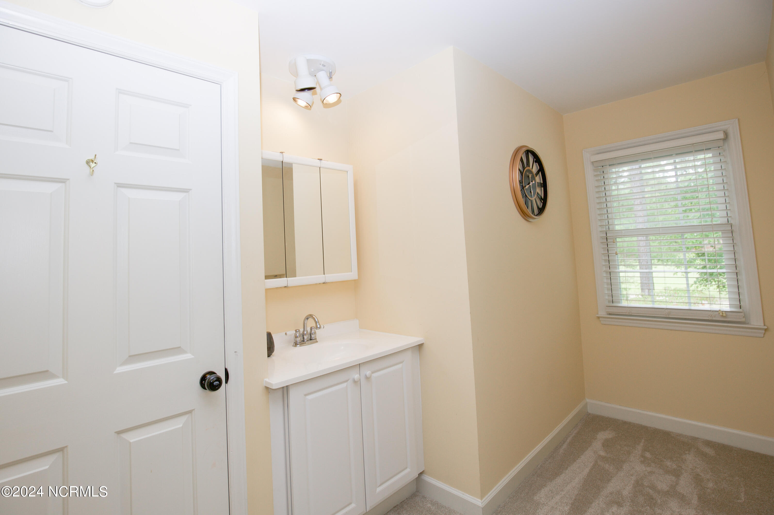 2 Colonial Pines Circle Pinehurst, NC 28374 - Photo 20 of 35 2 Colonial Pines Cir-33