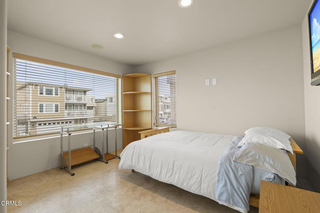 3629 Ocean Drive Oxnard, CA 93035 - Photo 48 of 60 a bedroom with a bed and a large window
