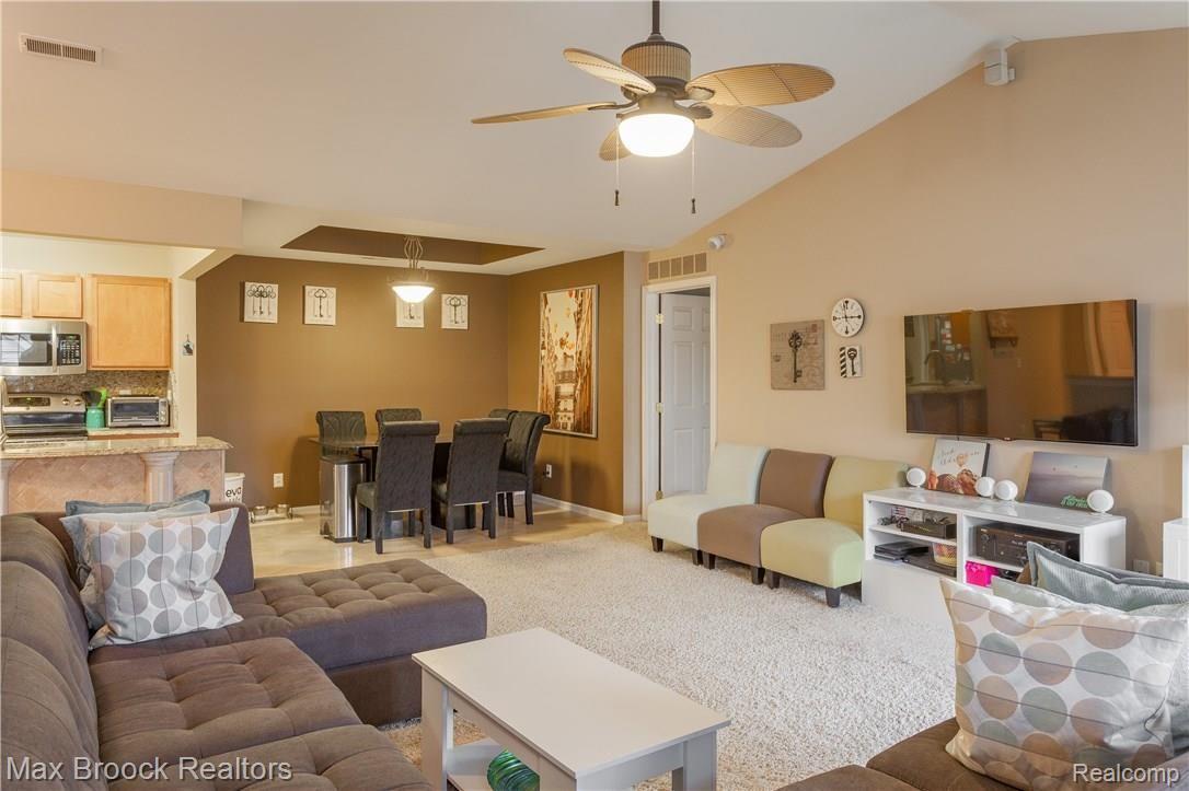 11750 Farmington Road, Unit 36 Livonia, MI 48150 - Photo 8 of 28 IMG_3243.JPG