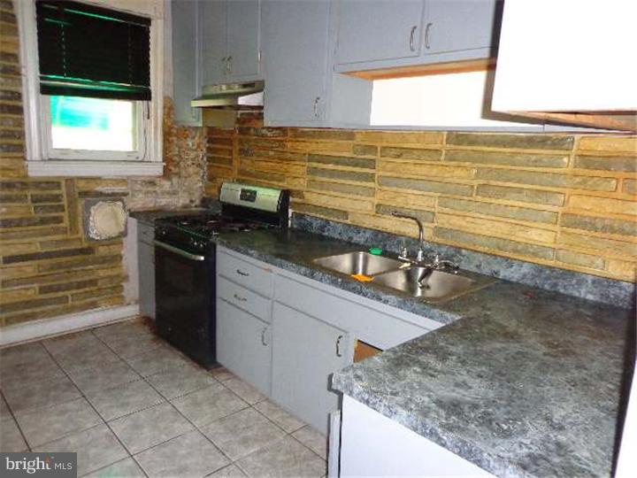 214 Copley Road Upper Darby, PA 19082 - Photo 3 of 6