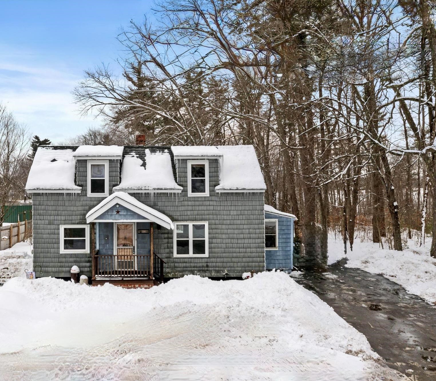 2079 Wellington Road Manchester, NH 03104 - Photo 2 of 24