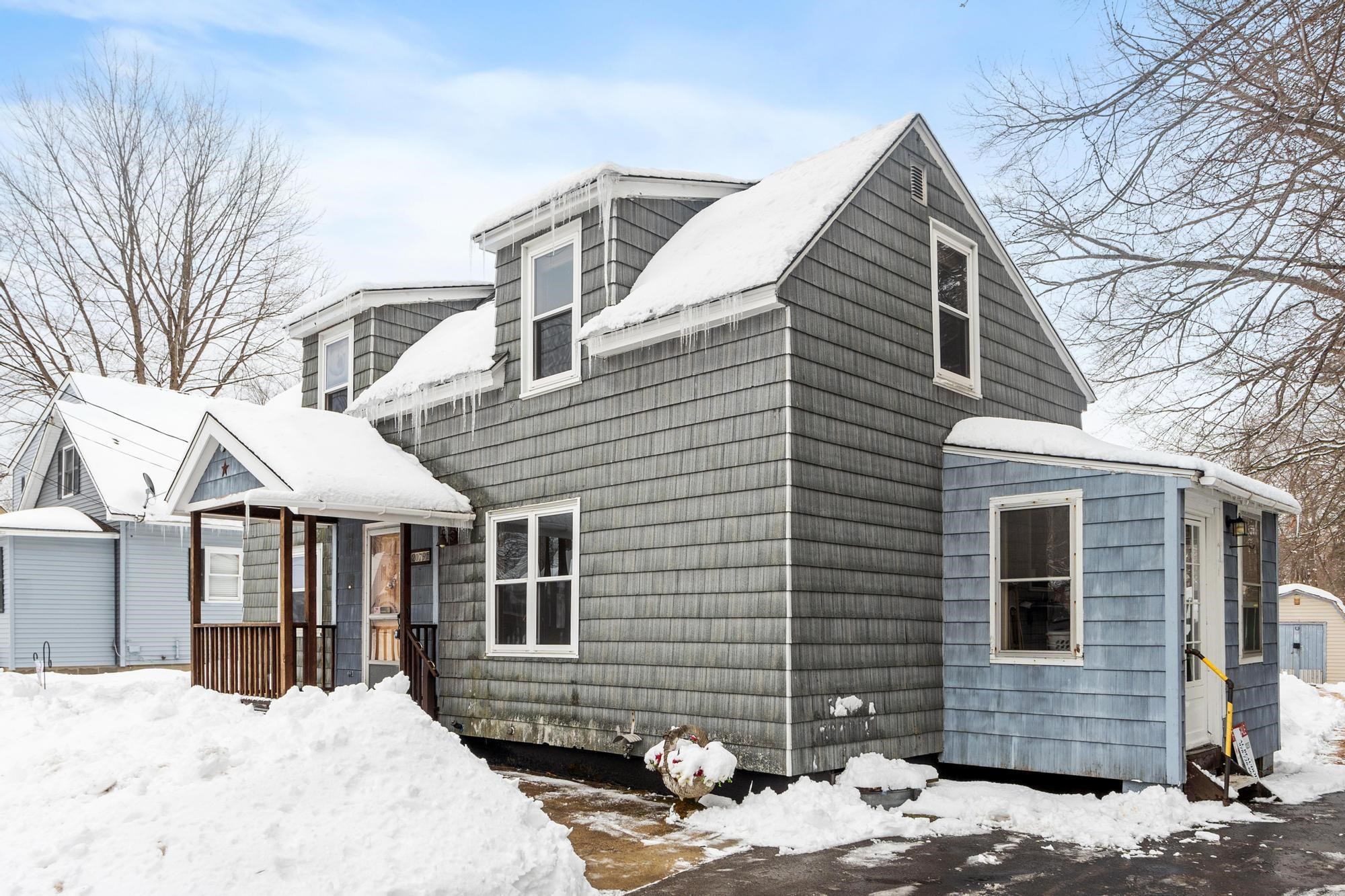 2079 Wellington Road Manchester, NH 03104 - Photo 3 of 24