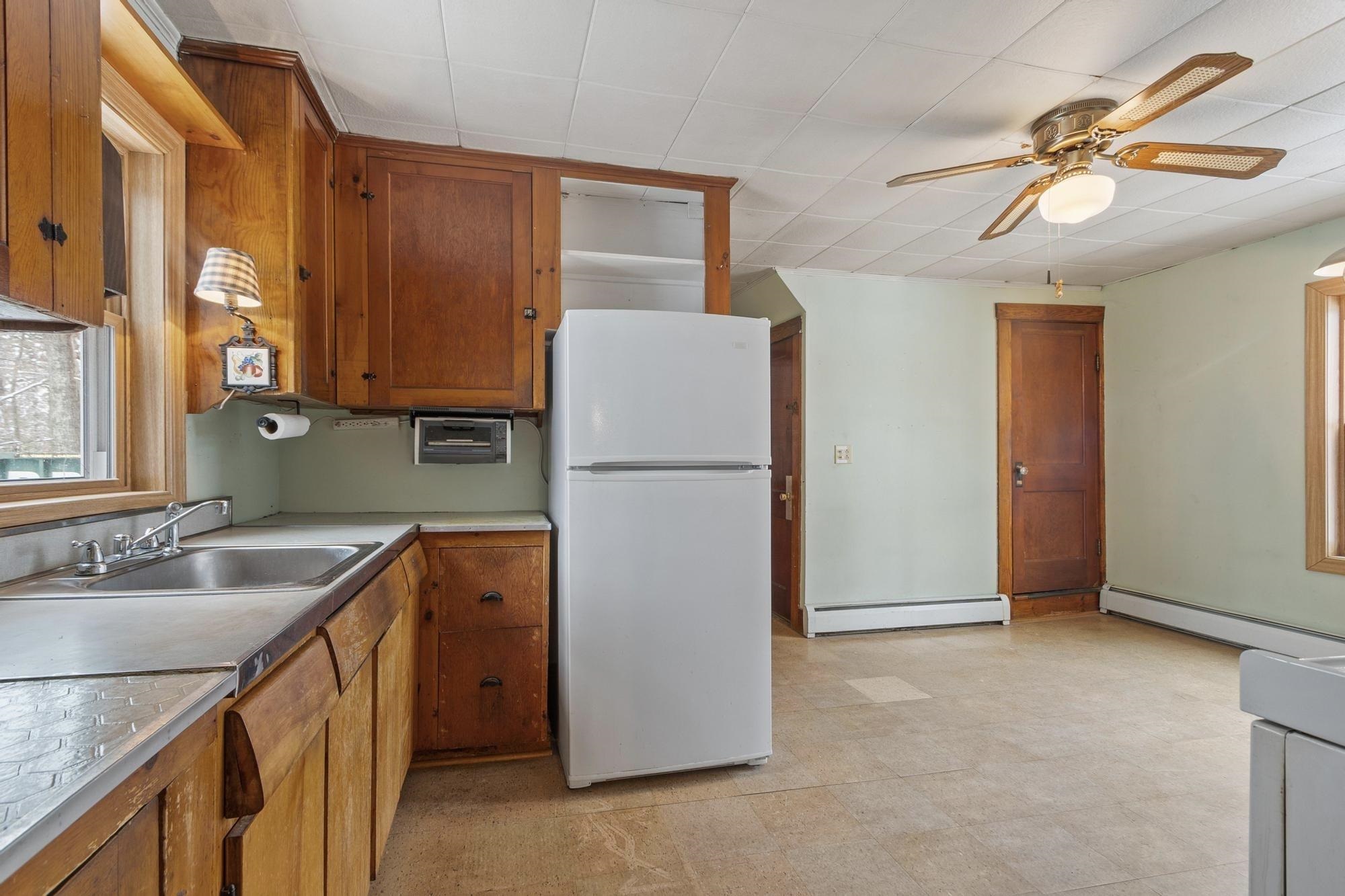 2079 Wellington Road Manchester, NH 03104 - Photo 9 of 24