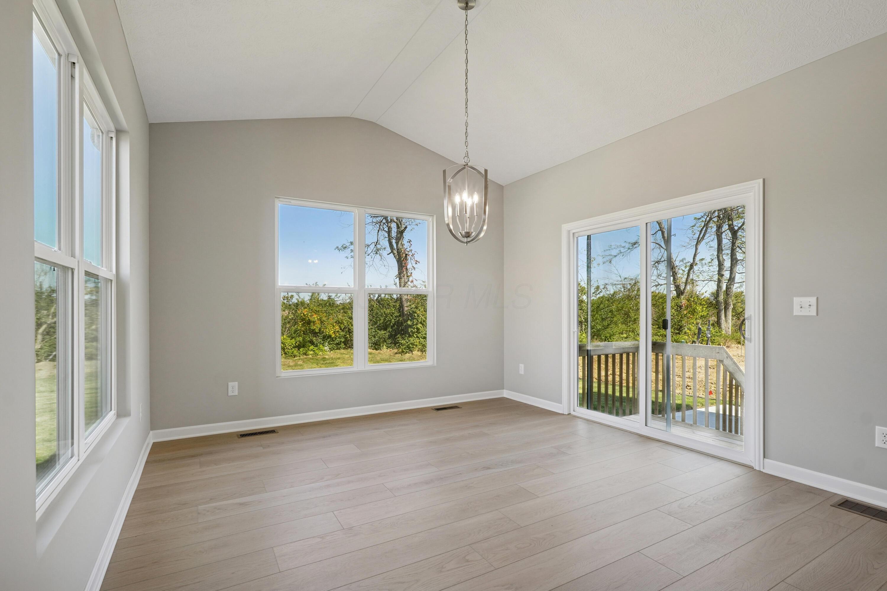 334 Cherry Hills Road Commercial Point, OH 43116 - Photo 12 of 46 Morning Room