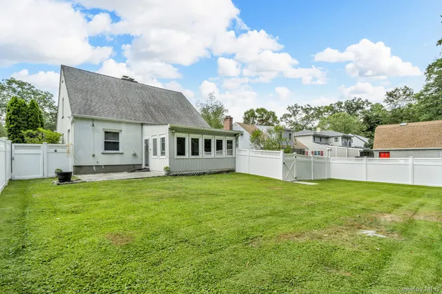 a view of a backyard with garden