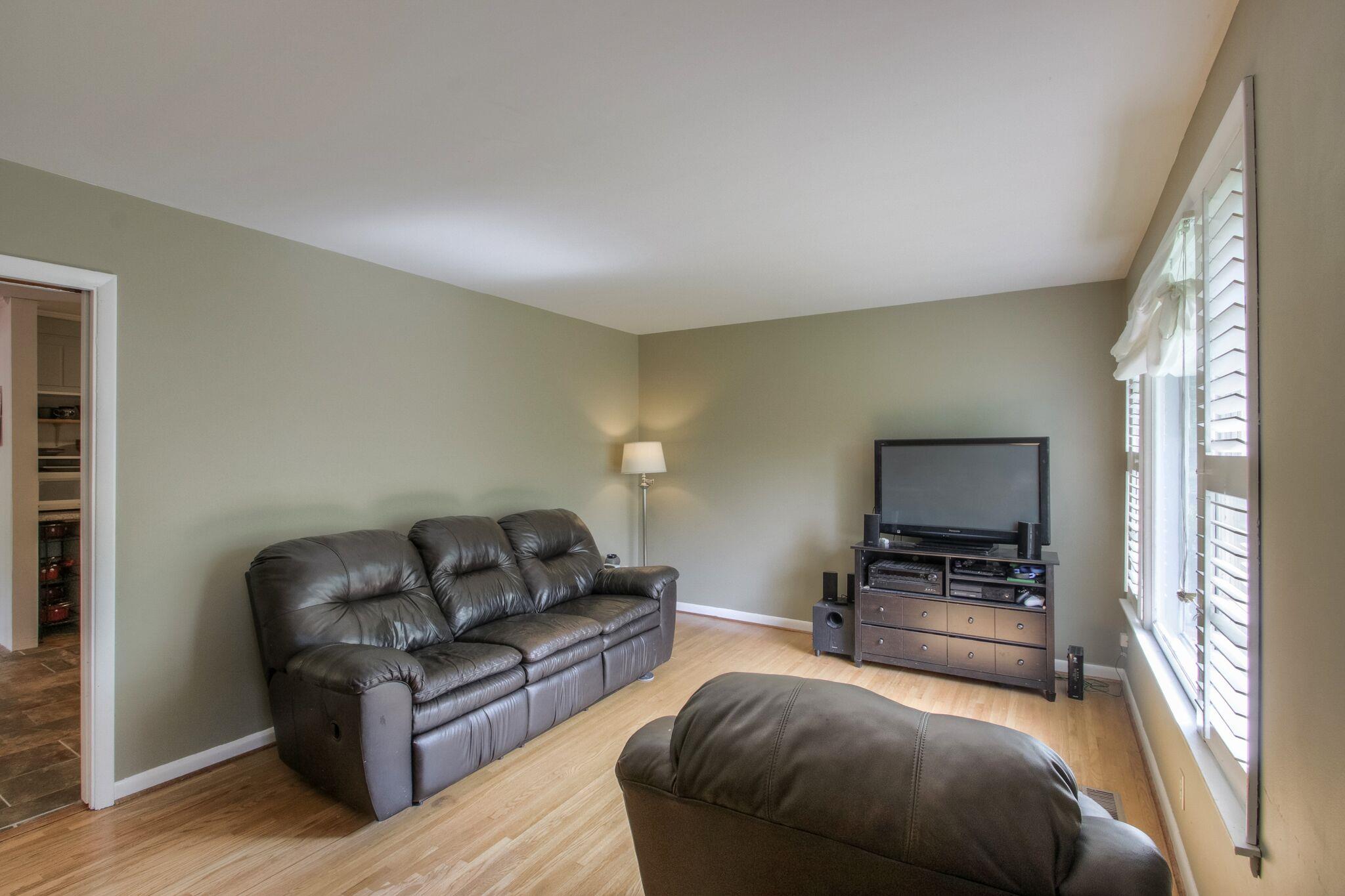 429 Franklin Limestone Road Nashville, TN 37217 - Photo 12 of 26 Living Room