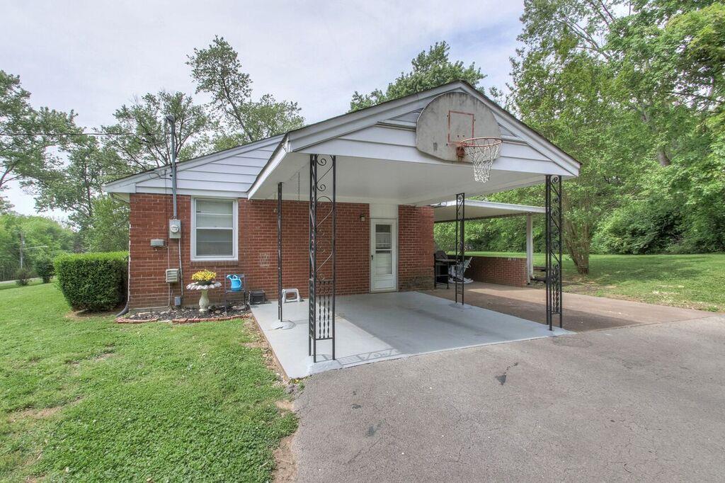 429 Franklin Limestone Road Nashville, TN 37217 - Photo 14 of 26 Side of home basketball goal