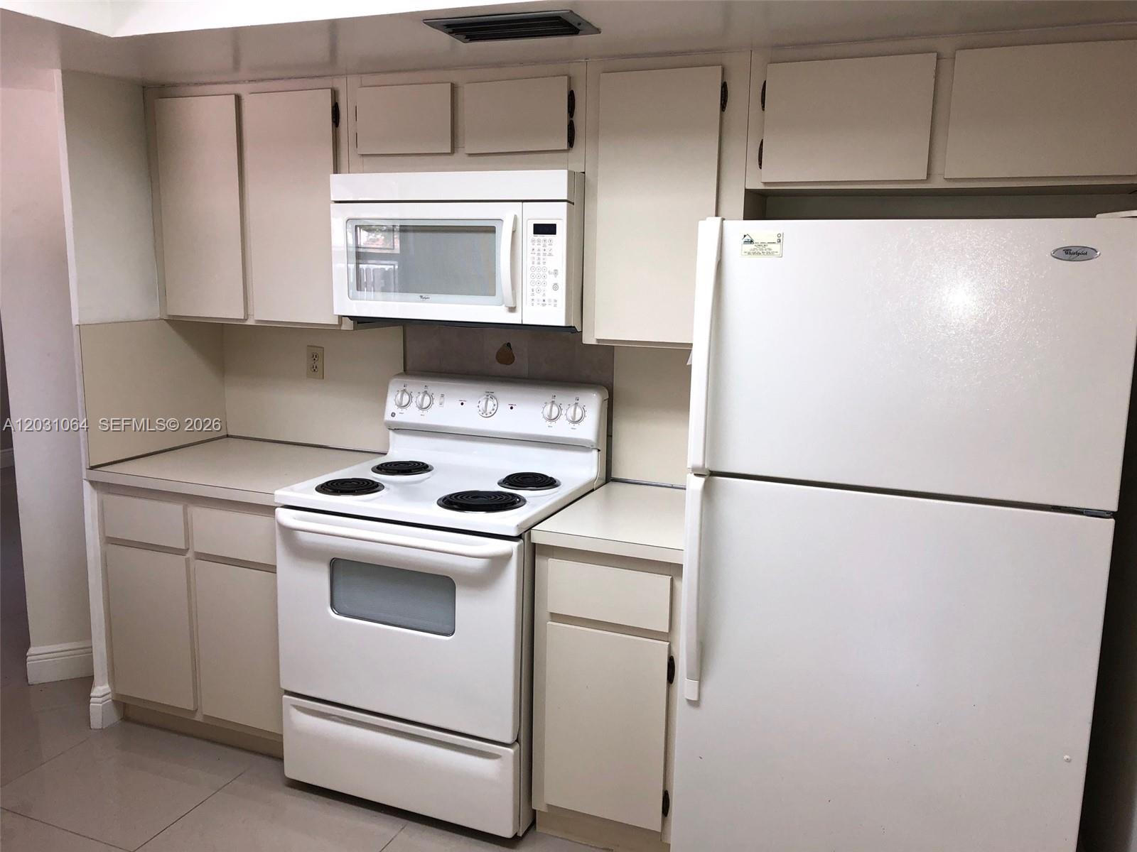9082 Southwest 112th Place Miami, FL 33176 - Photo 3 of 28