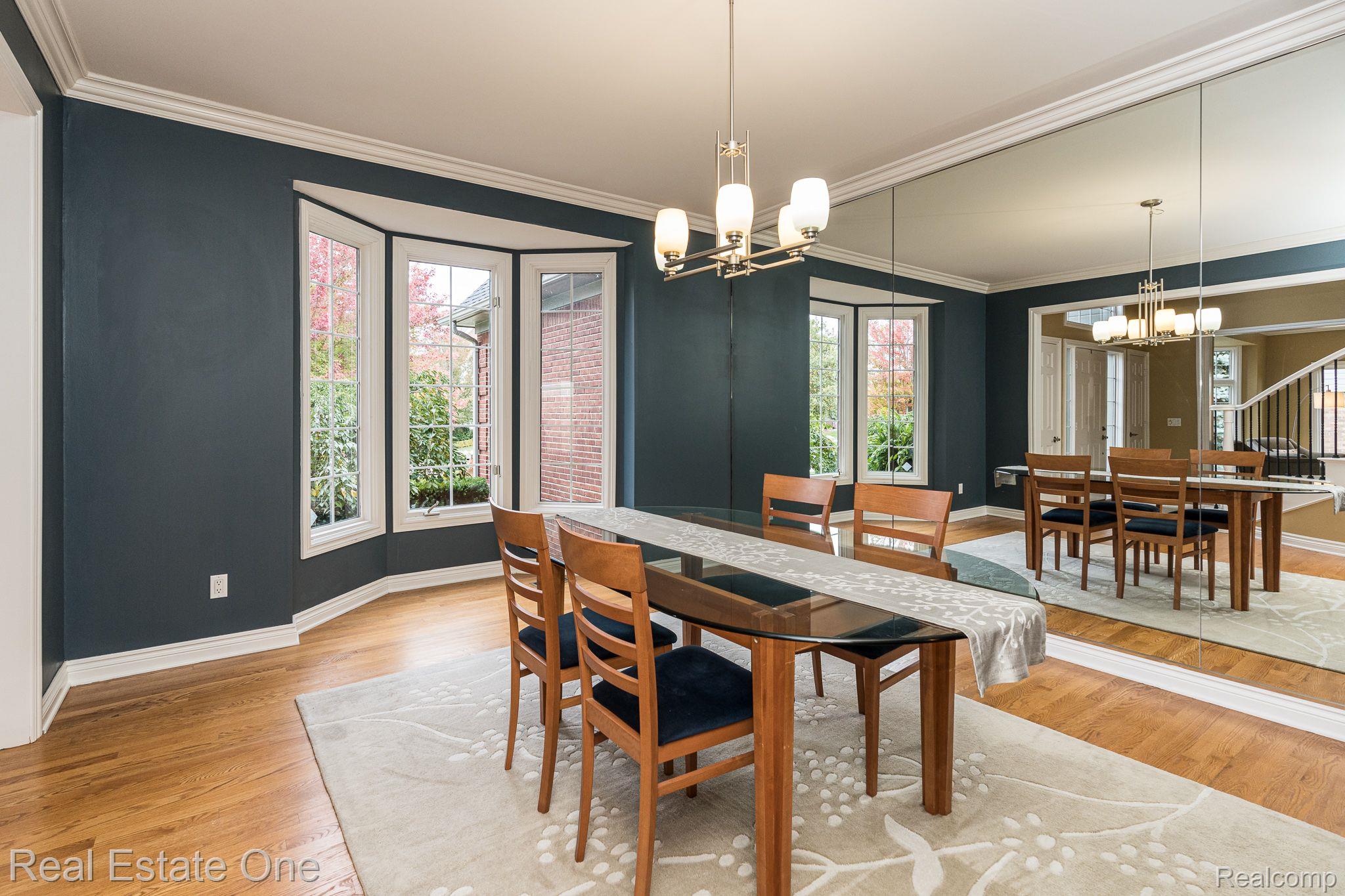 607 Springview Drive Rochester, MI 48307 - Photo 4 of 34 Gallery Image 4