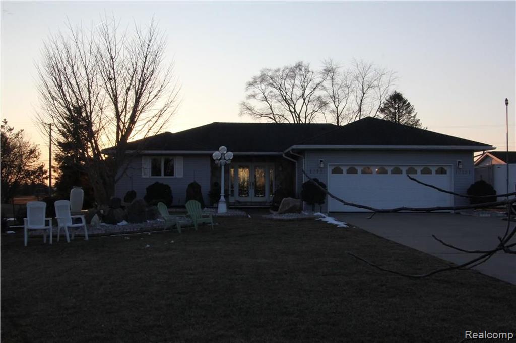 10151 Grafton Road Carleton, MI 48117 - Photo 2 of 32