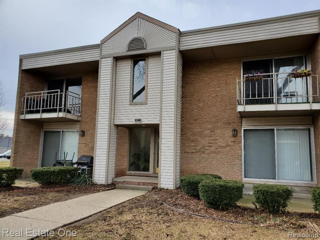 1671 Cass Lake Road, Unit D Keego Harbor, MI 48320 - Photo 1 of 10