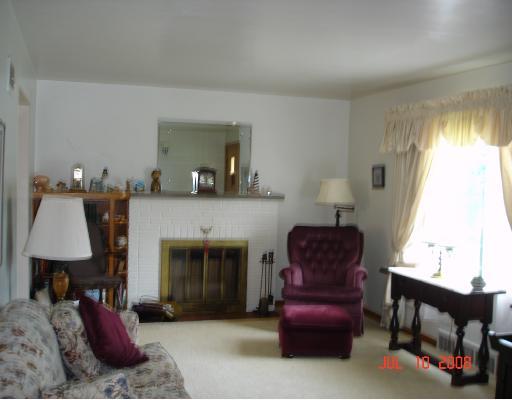 608 Methodist Road Greenville, PA 16125 - Photo 5 of 8 Living Room.