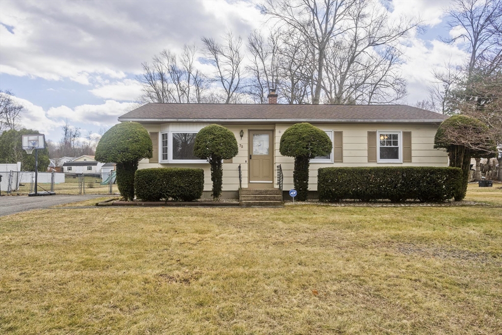 75 Penncastle Street Springfield, MA 01129 - Photo 1 of 40