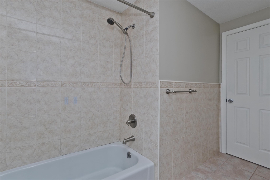 75 Penncastle Street Springfield, MA 01129 - Photo 15 of 40