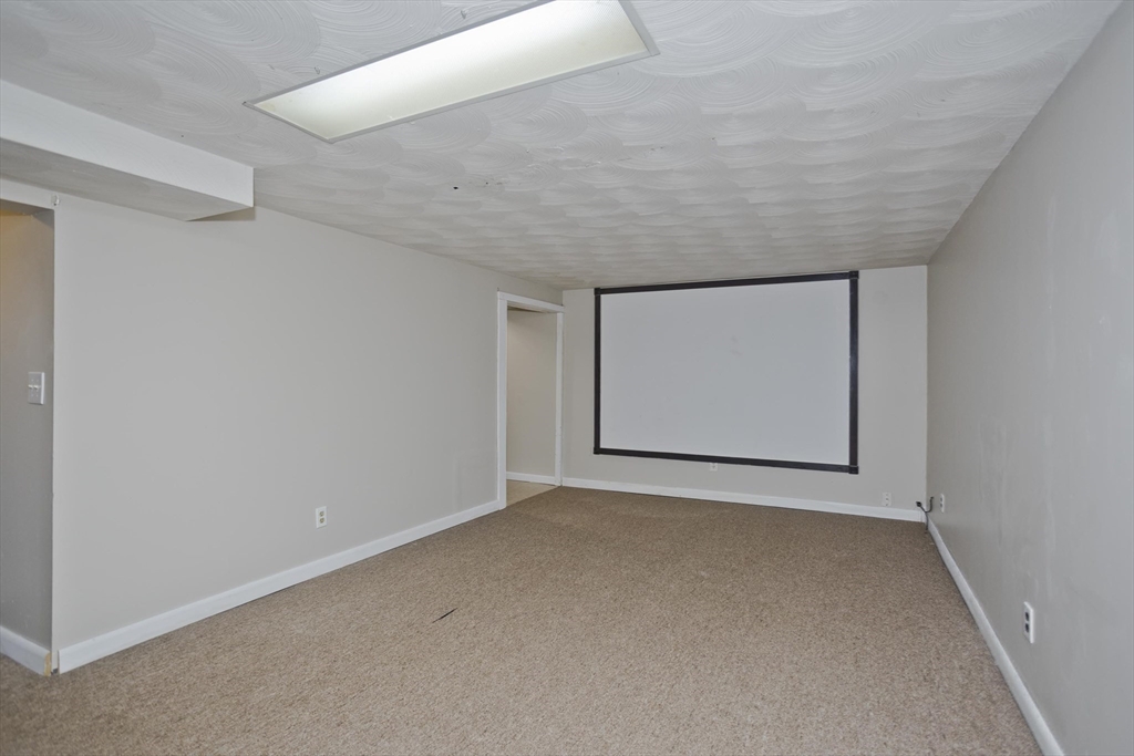 75 Penncastle Street Springfield, MA 01129 - Photo 16 of 40