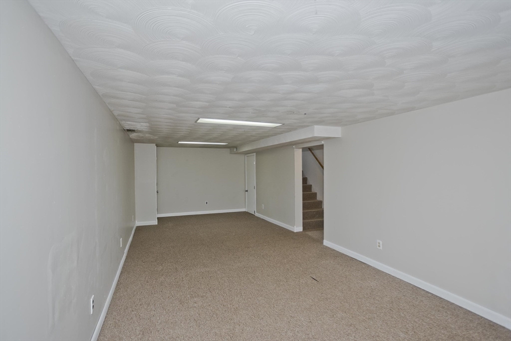 75 Penncastle Street Springfield, MA 01129 - Photo 17 of 40