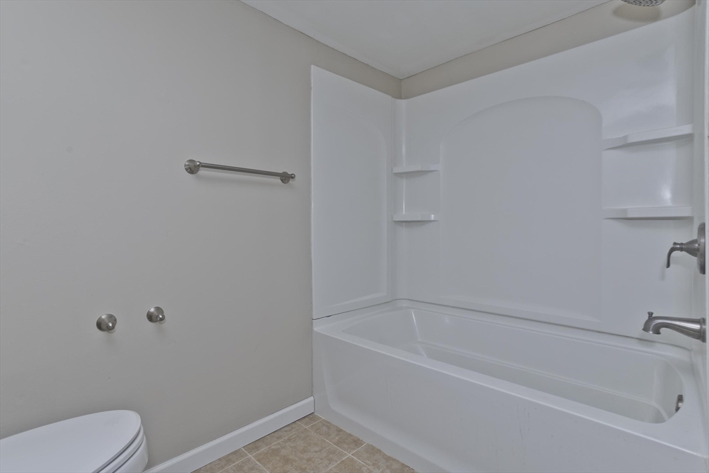 75 Penncastle Street Springfield, MA 01129 - Photo 21 of 40