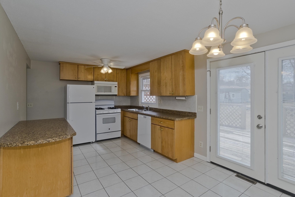 75 Penncastle Street Springfield, MA 01129 - Photo 22 of 40