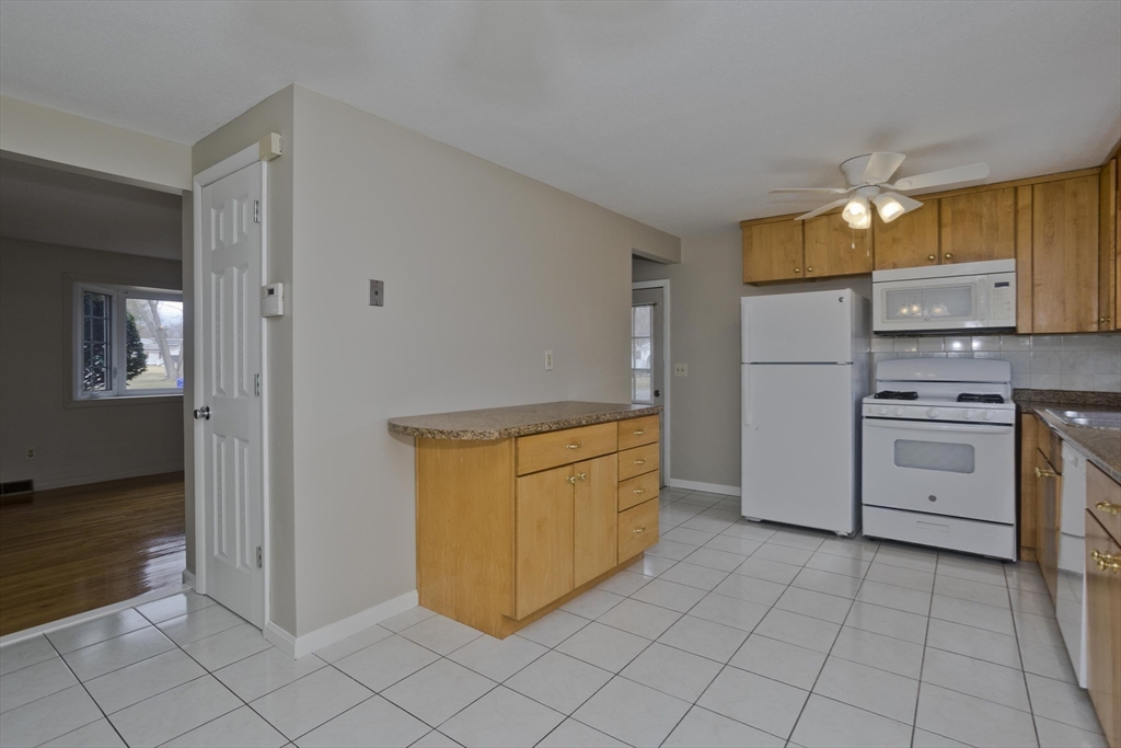 75 Penncastle Street Springfield, MA 01129 - Photo 23 of 40