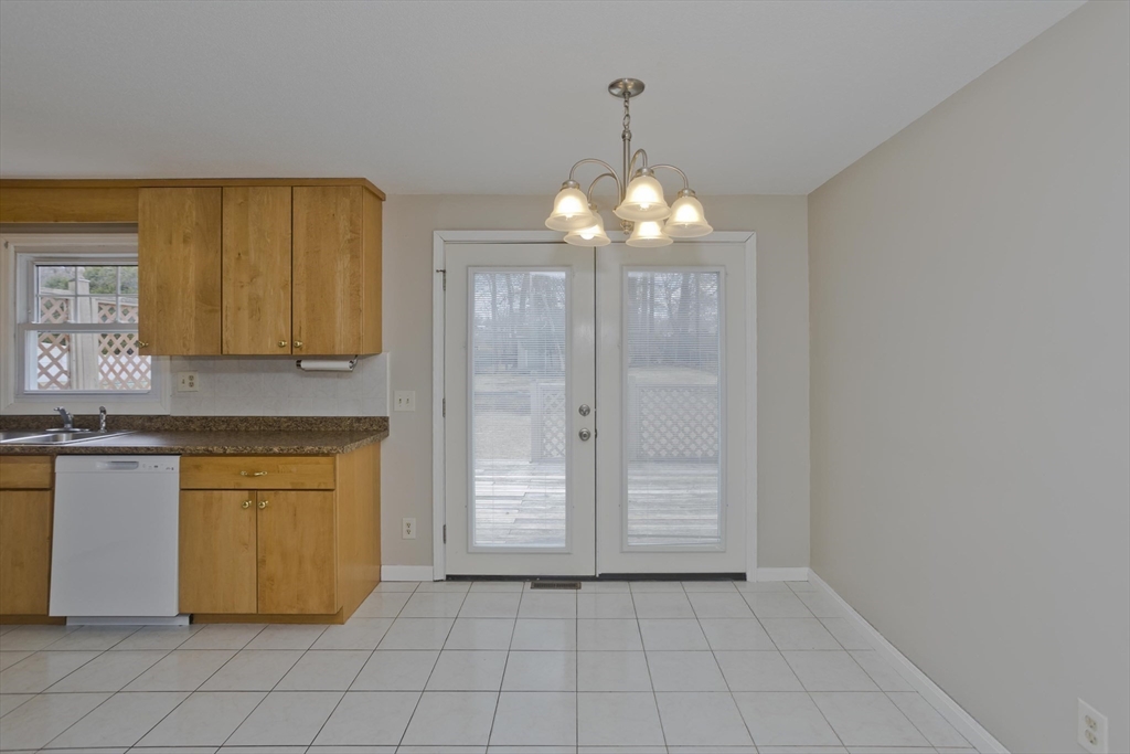 75 Penncastle Street Springfield, MA 01129 - Photo 24 of 40
