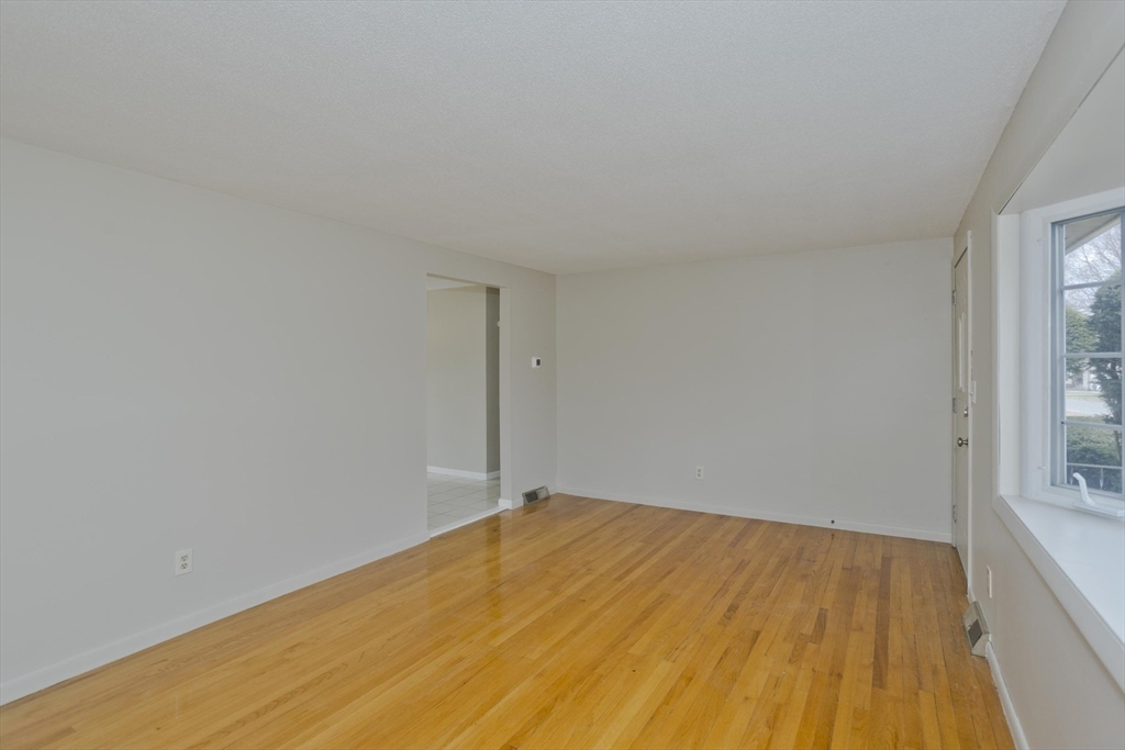 75 Penncastle Street Springfield, MA 01129 - Photo 27 of 40