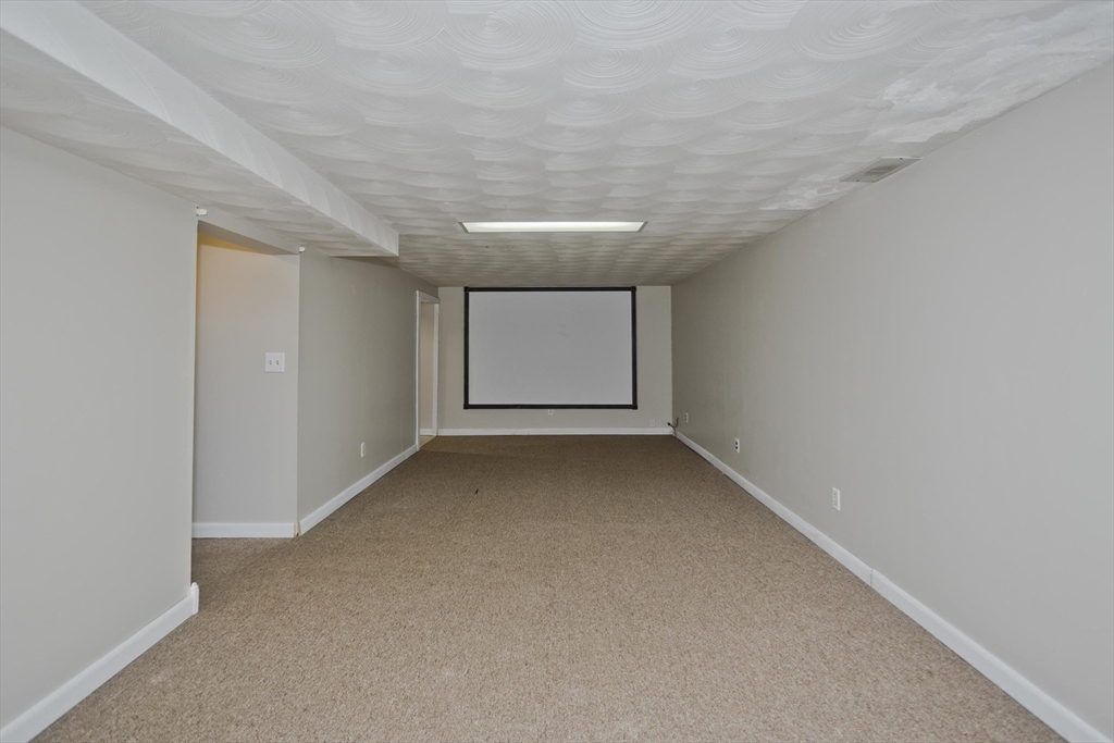 75 Penncastle Street Springfield, MA 01129 - Photo 32 of 40