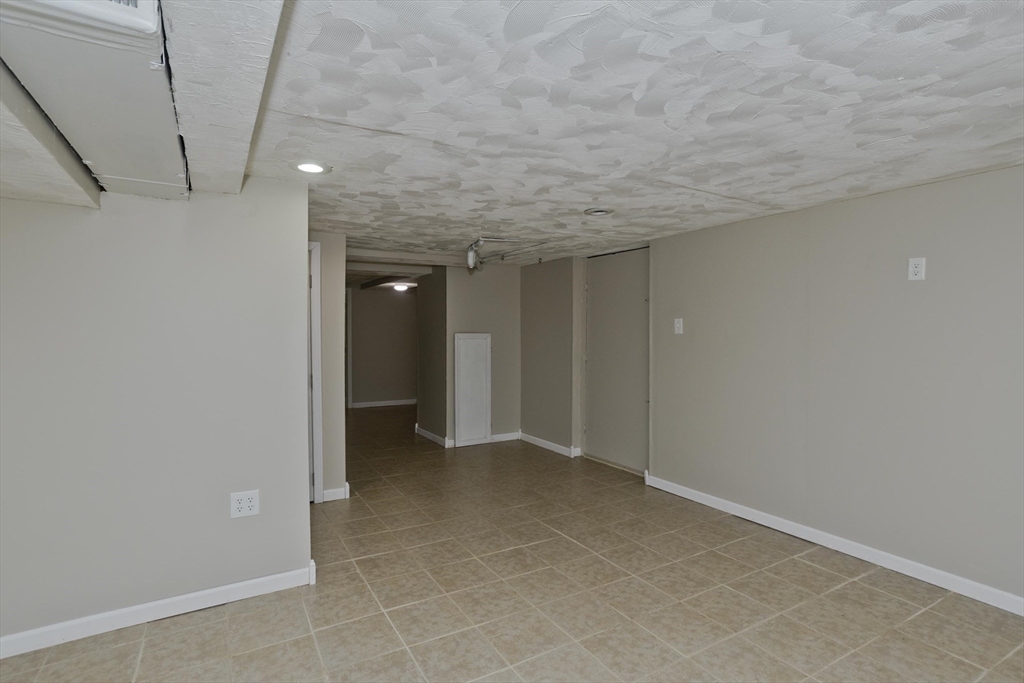 75 Penncastle Street Springfield, MA 01129 - Photo 33 of 40