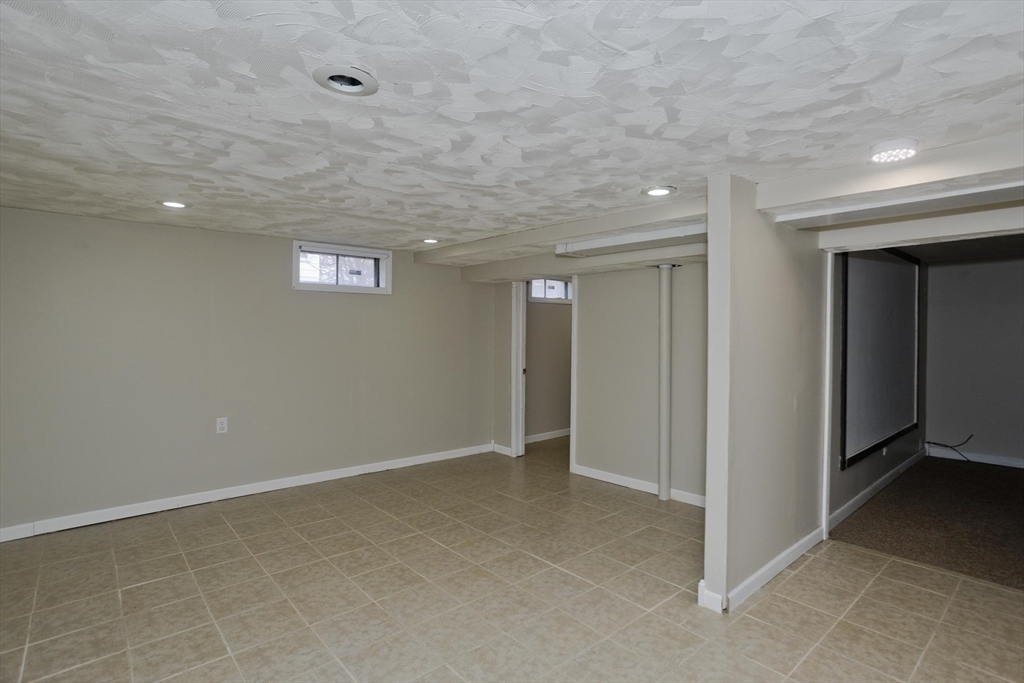 75 Penncastle Street Springfield, MA 01129 - Photo 34 of 40