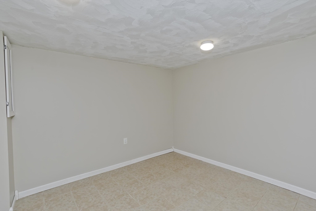 75 Penncastle Street Springfield, MA 01129 - Photo 35 of 40