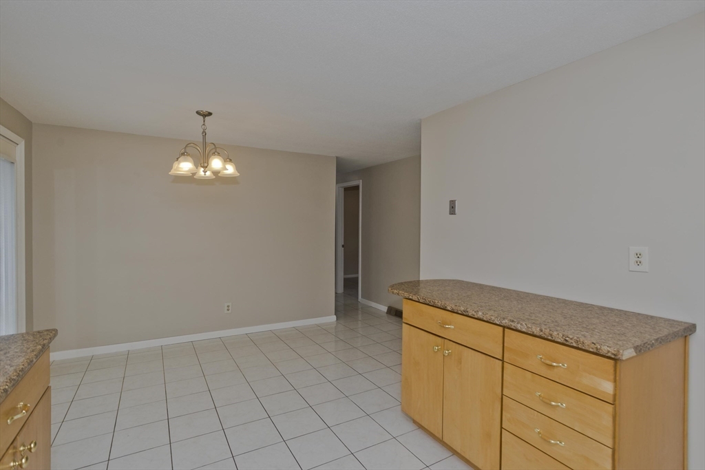 75 Penncastle Street Springfield, MA 01129 - Photo 4 of 40