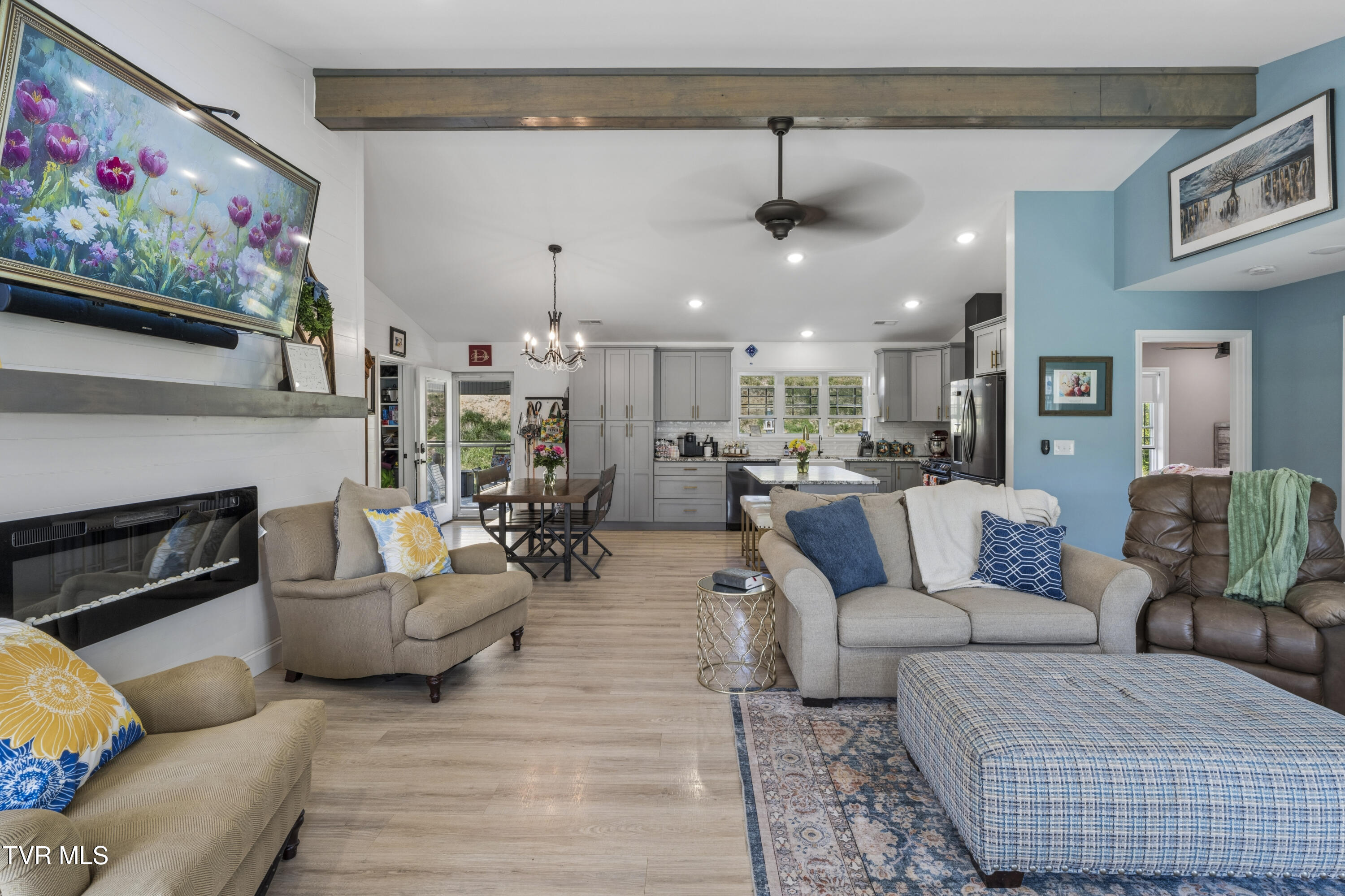 143 Stage Road Jonesborough, TN 37659 - Photo 11 of 48 Living room