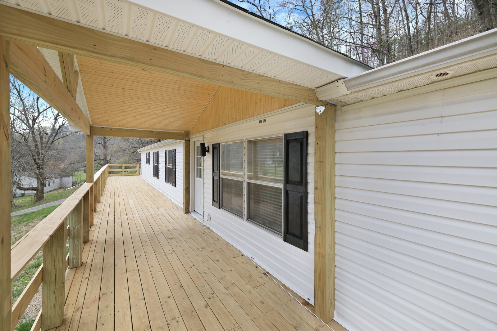 462 Pole Hill Road Goodlettsville, TN 37072 - Photo 7 of 41 a view of balcony with couch