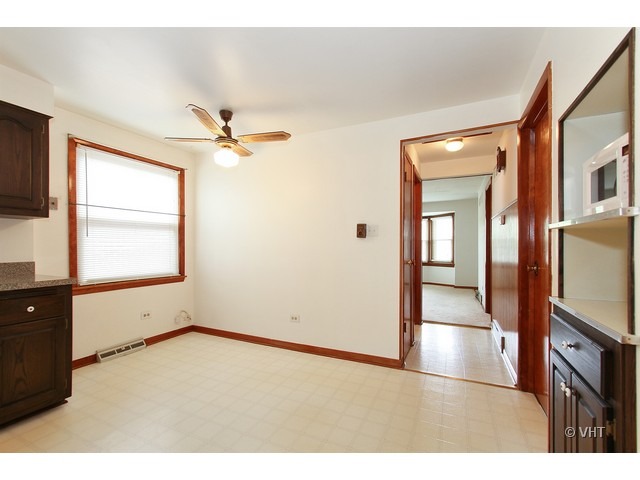 8533 Massasoit Avenue Burbank, IL 60459 - Photo 4 of 10