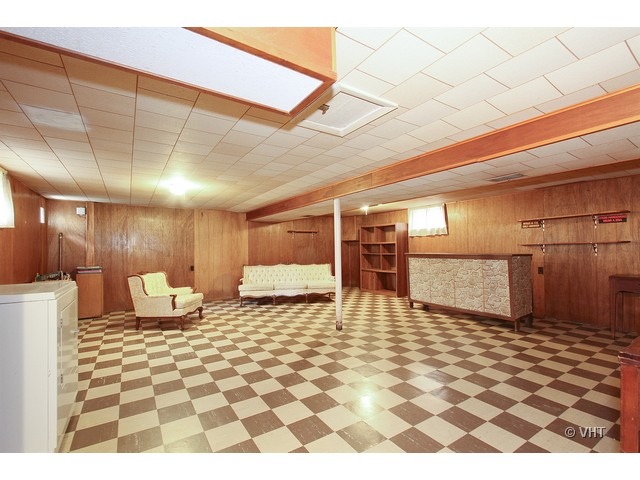 8533 Massasoit Avenue Burbank, IL 60459 - Photo 5 of 10