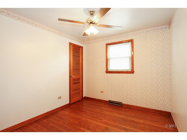 8533 Massasoit Avenue Burbank, IL 60459 - Photo 6 of 10