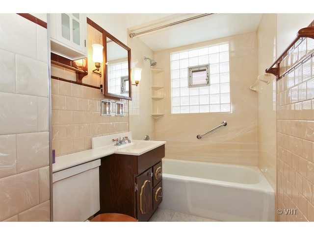 8533 Massasoit Avenue Burbank, IL 60459 - Photo 9 of 10