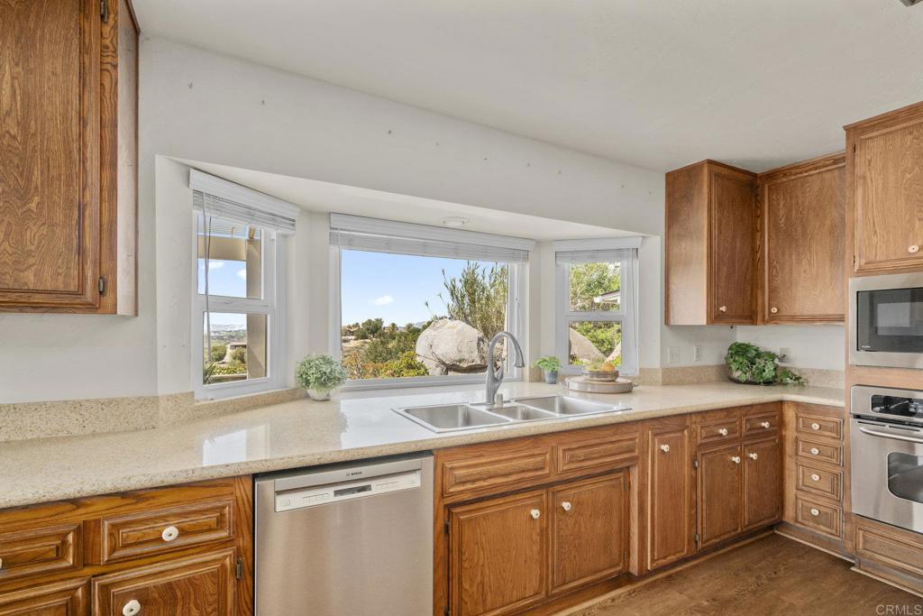 3198 Blackwell Drive Vista, CA 92084 - Photo 15 of 72